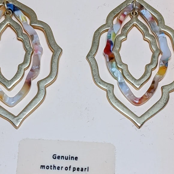 COPY - Lightweight dangle earrings - Picture 2 of 3